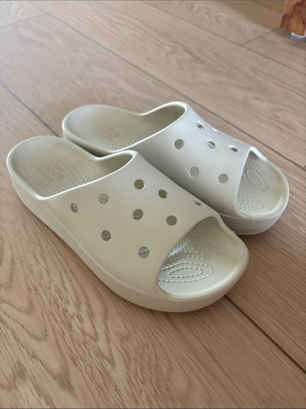 CROCS Cream Slide Sandals